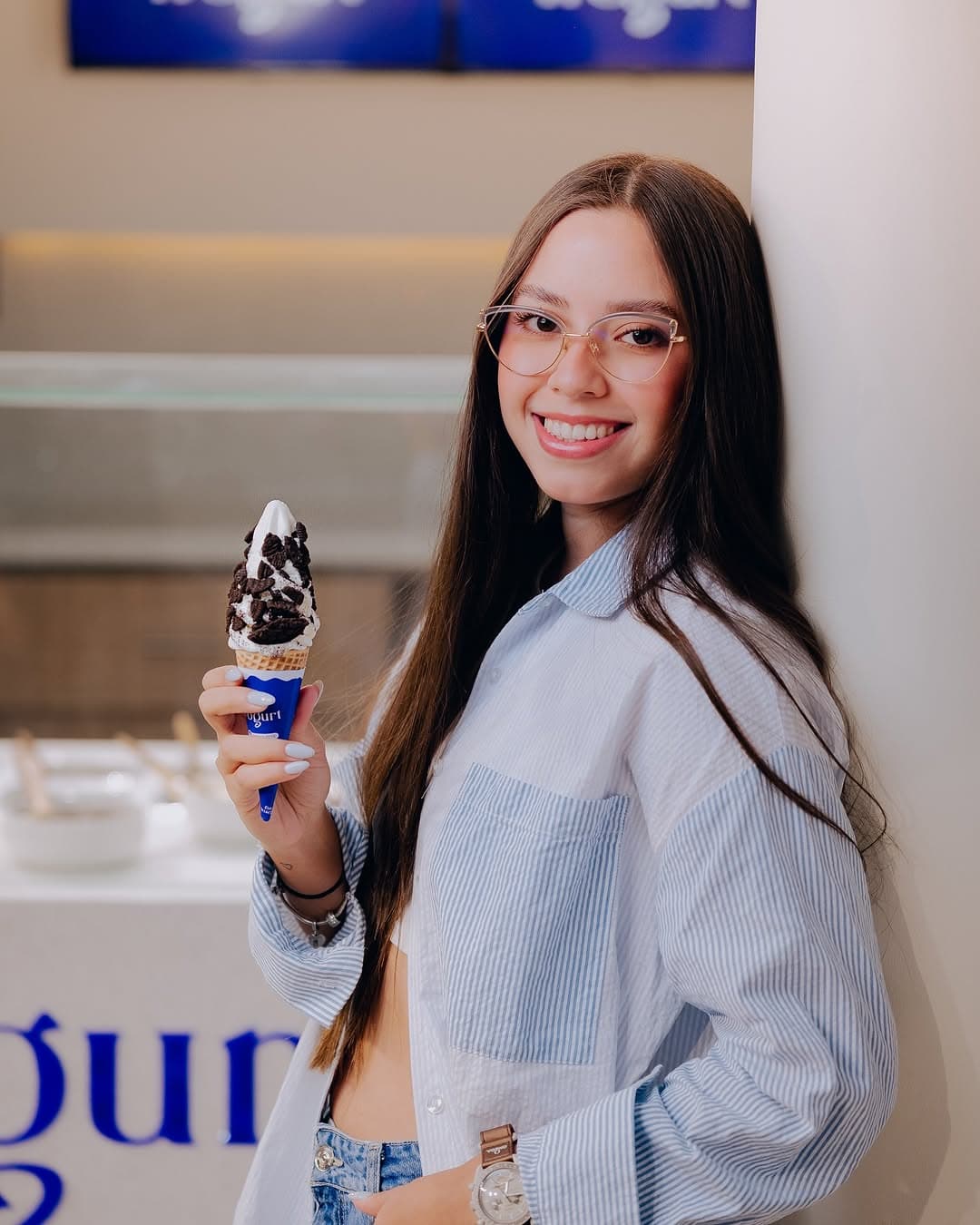 Clientes disfrutando de Frogurt